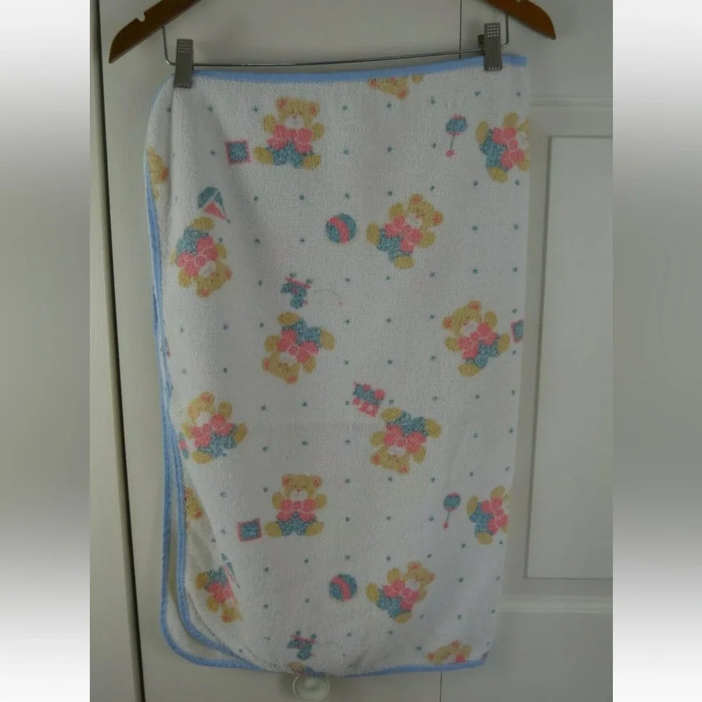 Vintage Dundee Hooded Baby Towel Teddy Bear Ball Blue White Tan Pink USA Made